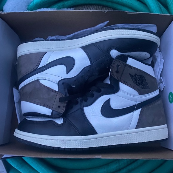 Jordan 1 dark mocha